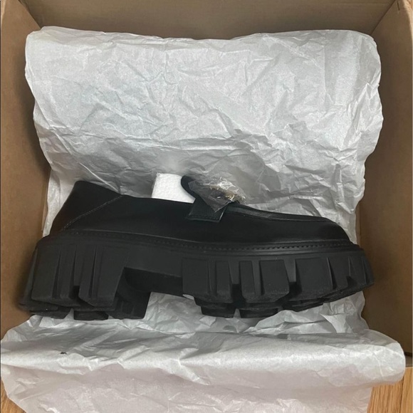 Leather Loafer Size 7 - Picture 3 of 3